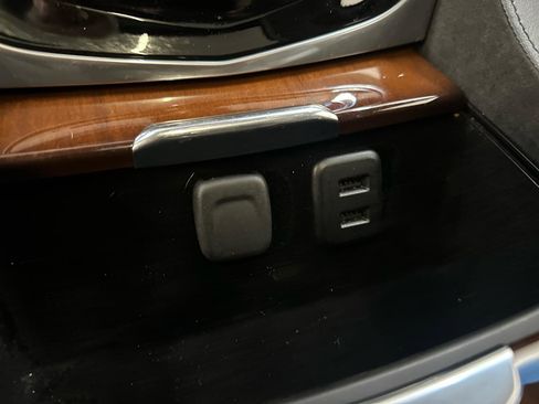 Used 2017 Cadillac Escalade Luxury AWD/4WD image 42