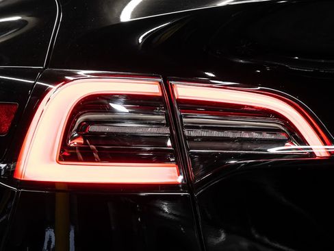 Used 2023 Tesla Model Y Long Range image 14