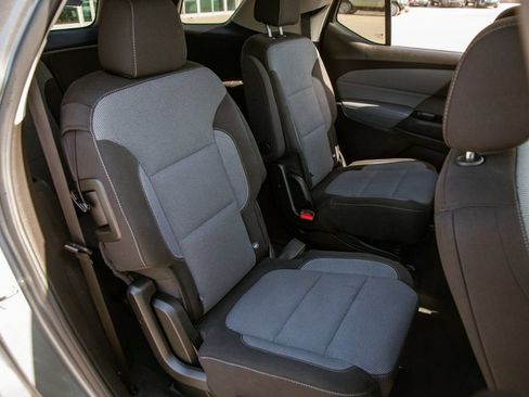 Used 2019 Chevrolet Traverse LT w/ LPO, 'HIT The Road' Package AWD/4WD image 12