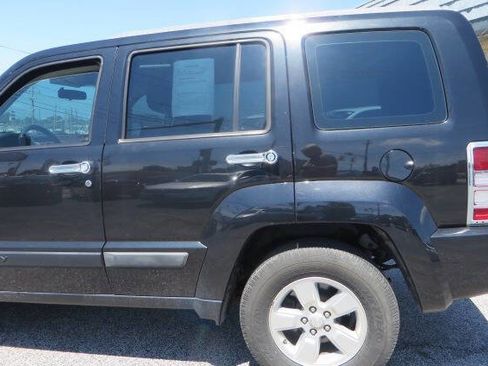 Used 2012 Jeep Liberty Sport image 36