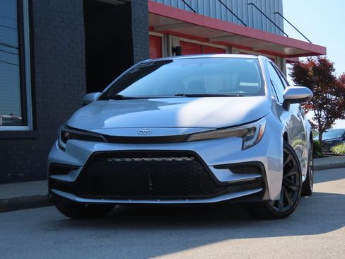 Used 2024 Toyota Corolla SE FWD image 7