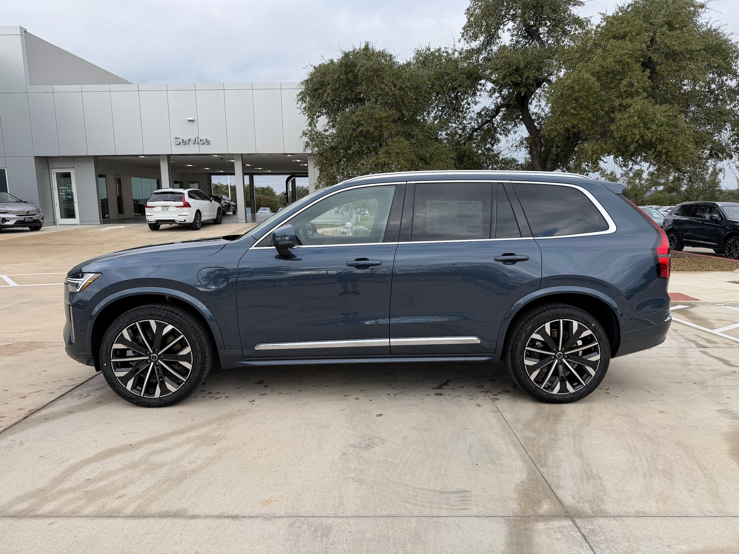 Used 2026 Volvo XC90 T8 Plus w/ Protection Package Premier AWD/4WD image 3