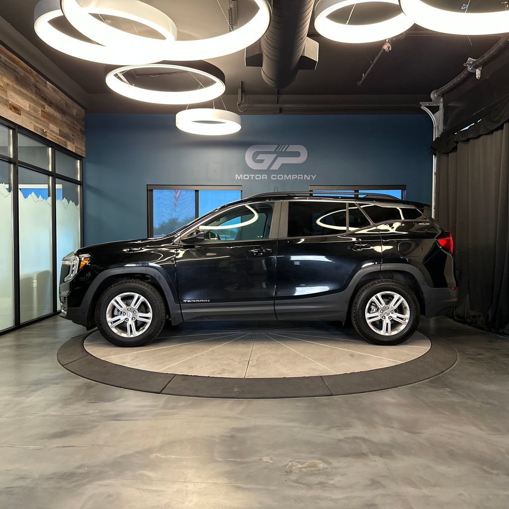 Used 2022 GMC Terrain SLE w/ Driver Convenience Package AWD/4WD image 6