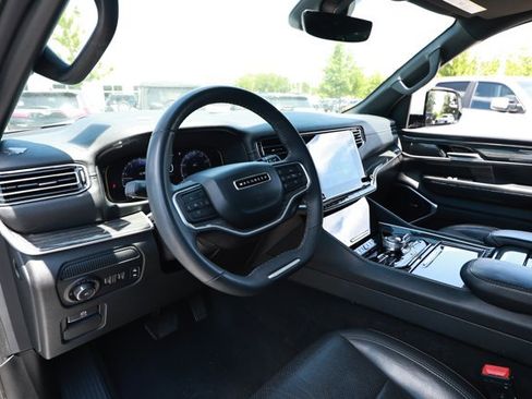 Used 2022 Jeep Wagoneer Series III AWD/4WD image 27