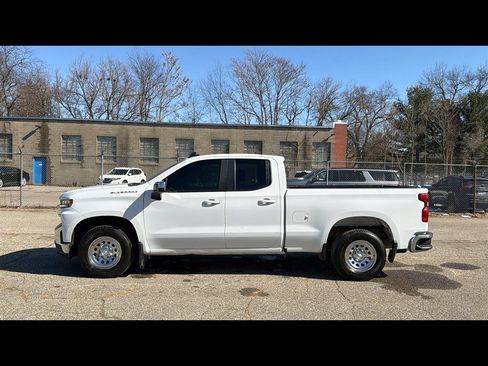 Used 2020 Chevrolet Silverado 1500 LT w/ Trailering Package RWD image 3