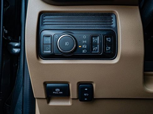 Used 2025 Ford F350 Lariat w/ Black Appearance Package image 18