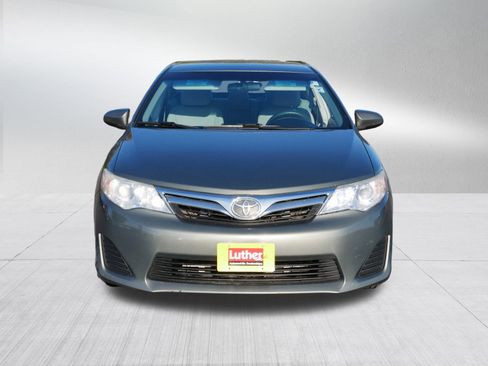 Used 2013 Toyota Camry LE image 2