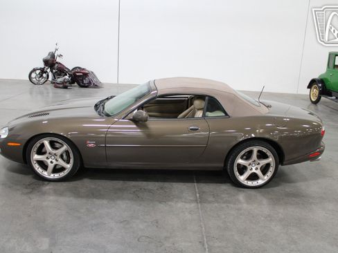 Used 2001 Jaguar XK8 Convertible image 21