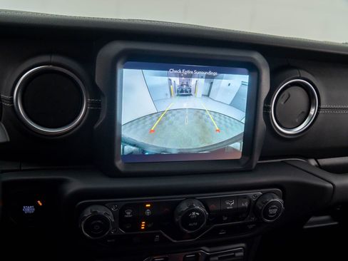 Used 2022 Jeep Wrangler Unlimited Sahara w/ Cold Weather Group image 28