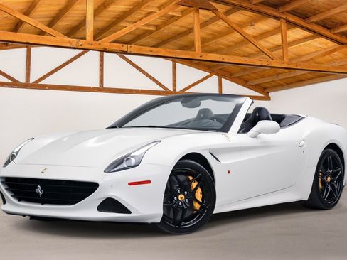 Used 2017 Ferrari California T RWD image 1