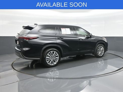 Certified 2026 Toyota Highlander Platinum AWD/4WD image 7