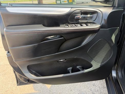 Used 2017 Dodge Grand Caravan GT image 16