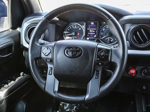 Used 2022 Toyota Tacoma TRD Off-Road w/ Technology Package AWD/4WD image 17