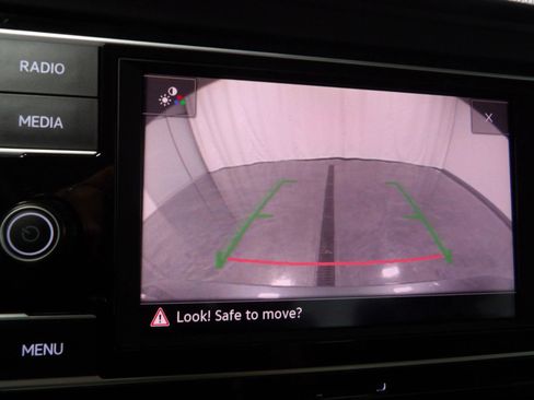 Used 2024 Volkswagen Jetta SE image 18