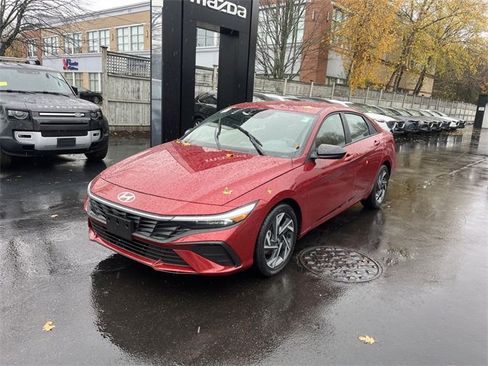 Used 2025 Hyundai Elantra Sport image 4