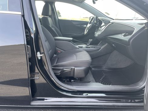 Used 2018 Chevrolet Malibu LT image 24