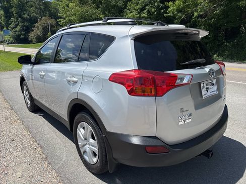Used 2015 Toyota RAV4 LE AWD/4WD image 8