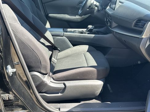 Used 2024 Nissan Rogue S FWD image 10