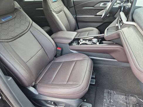 New 2026 Ford Explorer Platinum w/ LUX Leather Package AWD/4WD image 22