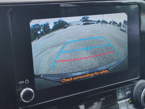 Used 2023 Toyota Highlander XLE FWD image 14