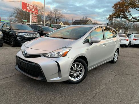 Used 2016 Toyota Prius V Five image 1