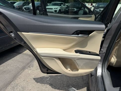 Used 2018 Toyota Camry LE FWD image 25