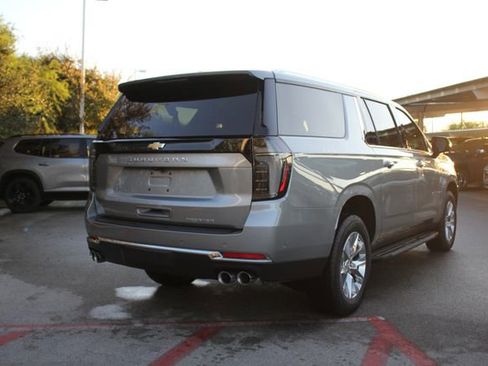 Used 2025 Chevrolet Suburban Premier image 6