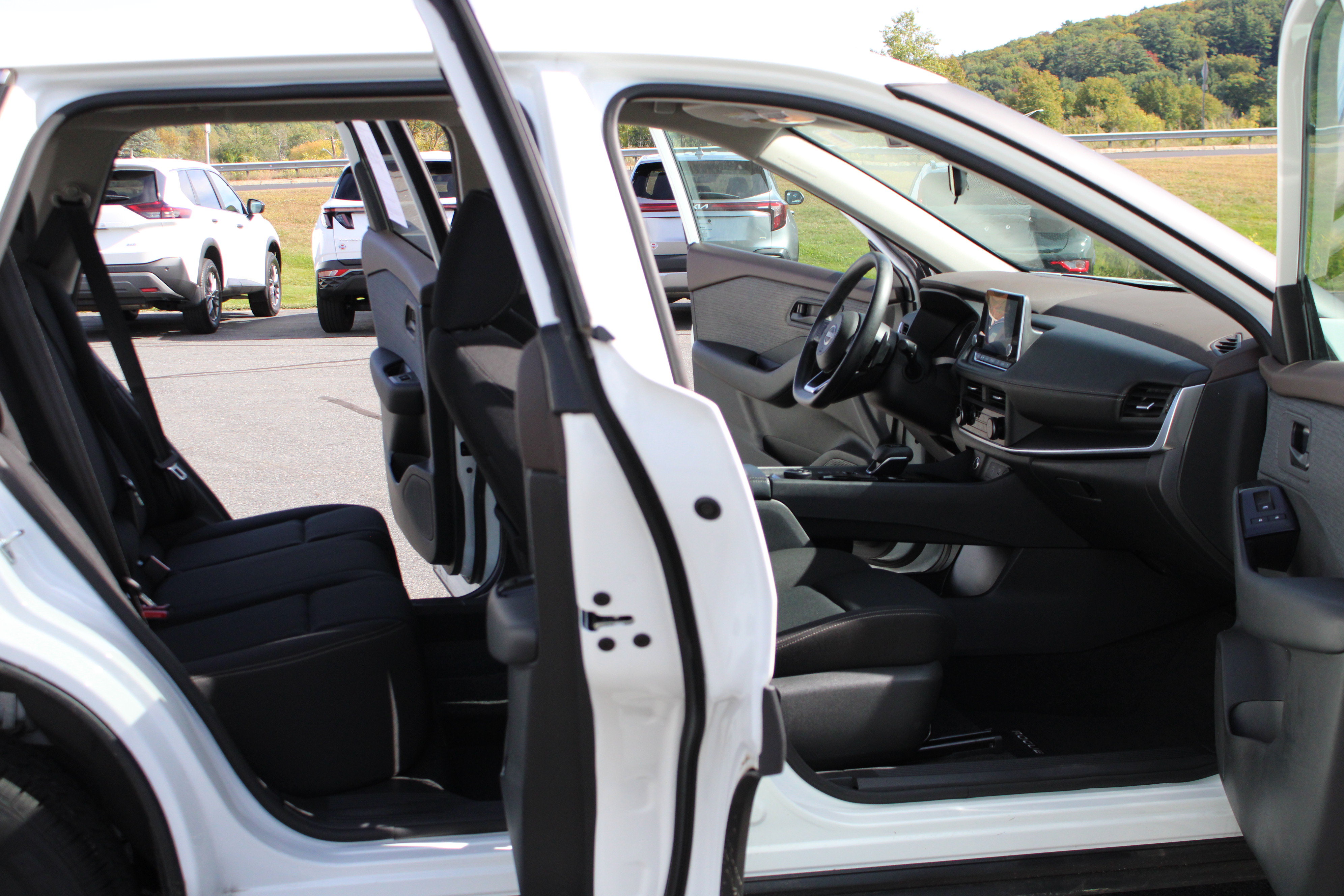 Used 2023 Nissan Rogue S AWD/4WD image 16