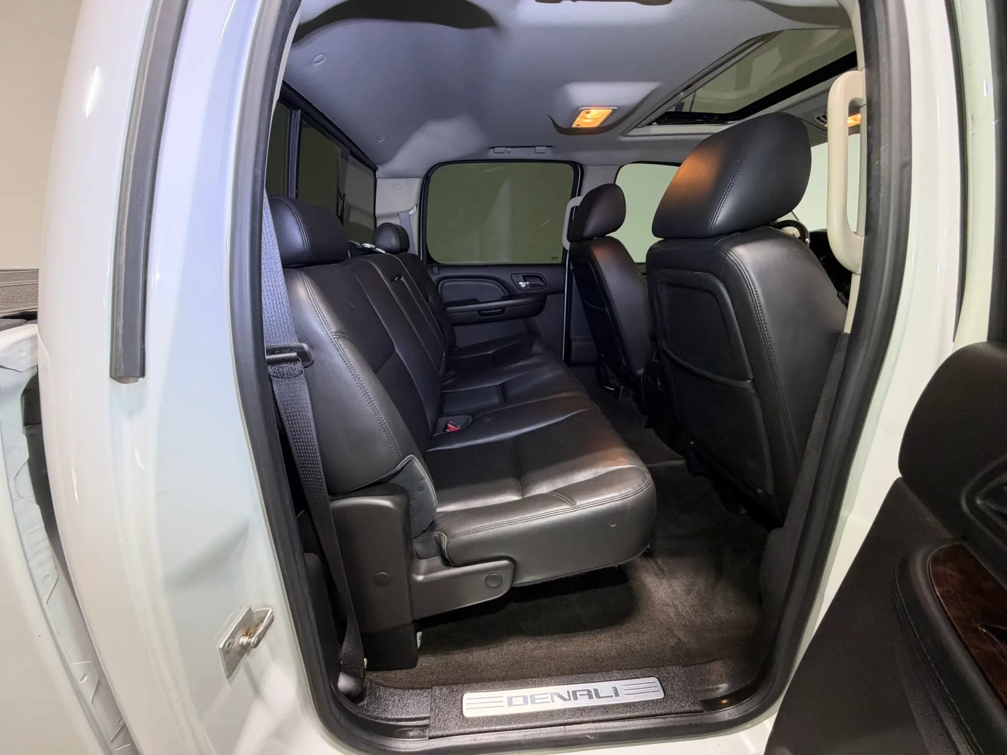 Used 2012 GMC Sierra 2500 Denali w/ Suspension Package, Off-Road AWD/4WD image 19