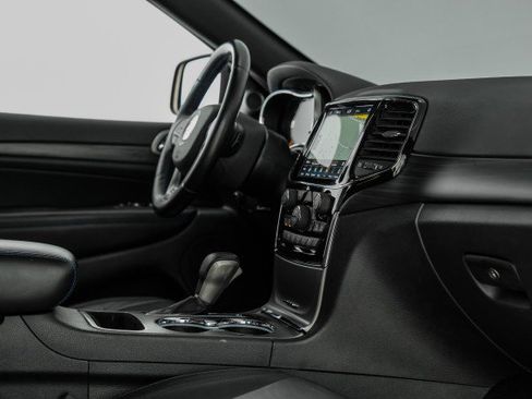 Used 2020 Jeep Grand Cherokee Laredo image 11