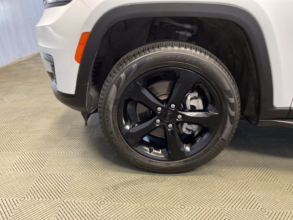 Certified 2025 Jeep Grand Cherokee L Limited w/ Black Appearance Package AWD/4WD image 50