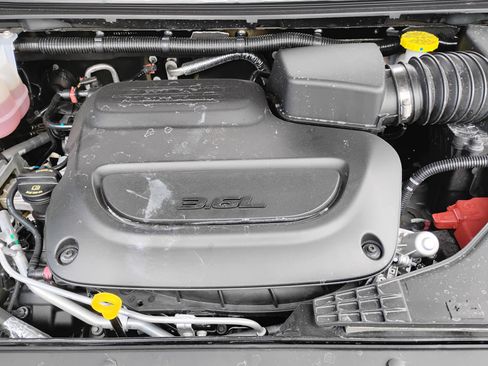 Used 2026 Chrysler Pacifica Select FWD image 36
