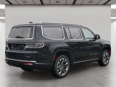 Used 2022 Jeep Grand Wagoneer Series III w/ Rear Seat Video Group 1 AWD/4WD image 6