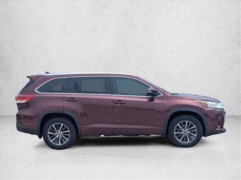Used 2017 Toyota Highlander XLE FWD image 4