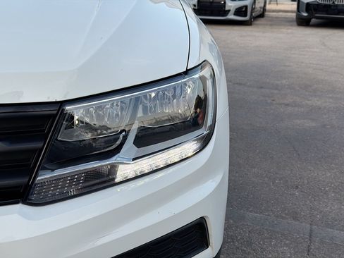 Used 2019 Volkswagen Tiguan SE w/ Panoramic Sunroof Package AWD/4WD image 9