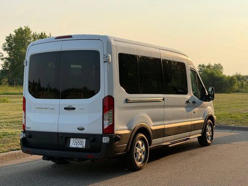 Used 2017 Ford Transit 350 XLT RWD image 4