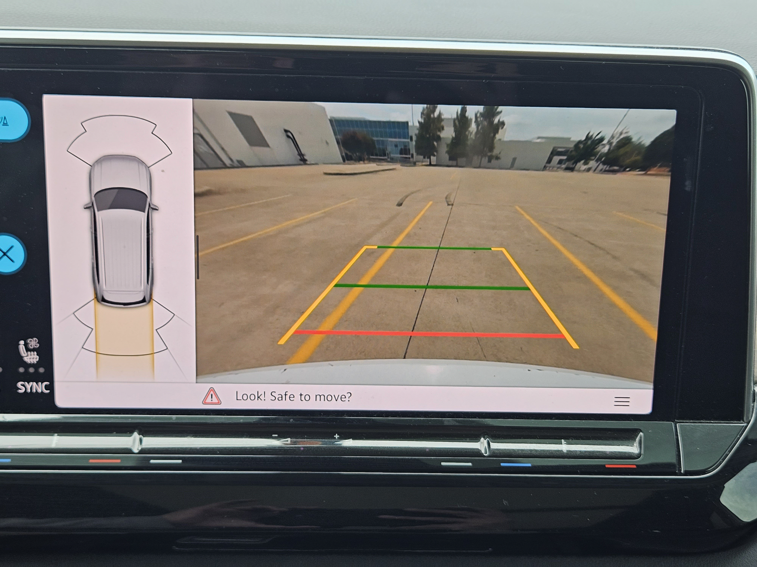 Used 2024 Volkswagen Atlas SE w/ Panoramic Sunroof Package FWD image 9