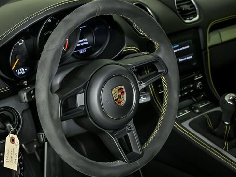 Used 2020 Porsche 718 Cayman GT4 RWD image 22