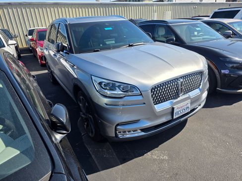 Used 2020 Lincoln Aviator Reserve AWD/4WD image 3