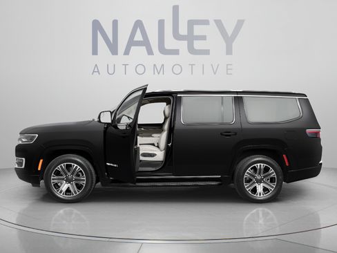 Used 2023 Jeep Wagoneer Series II AWD/4WD image 2