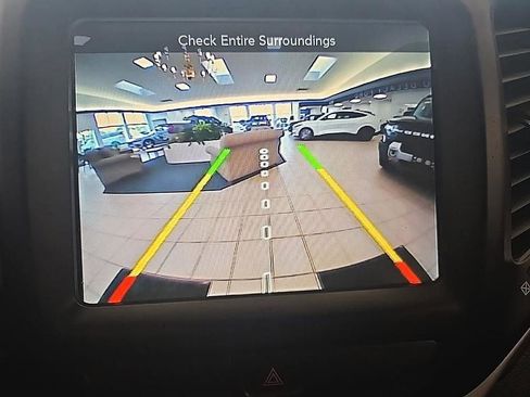 Used 2018 Jeep Cherokee Latitude Plus w/ Cold Weather Group image 22