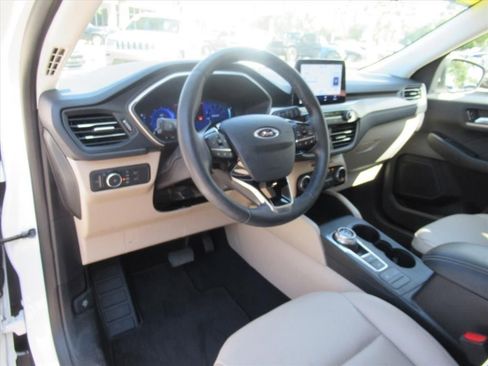 Used 2022 Ford Escape SEL w/ Technology Package FWD image 16