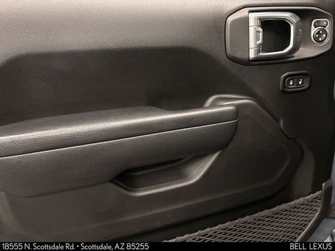 Used 2024 Jeep Wrangler Willys AWD/4WD image 11