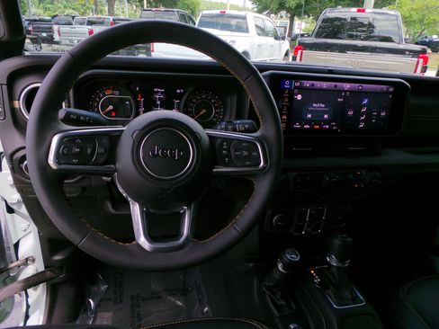 Used 2024 Jeep Wrangler Unlimited Sahara AWD/4WD image 31