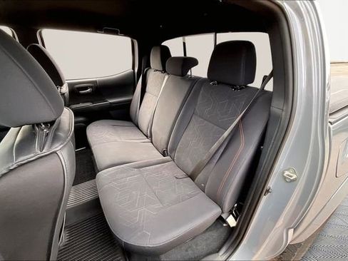 Used 2019 Toyota Tacoma TRD Sport image 16