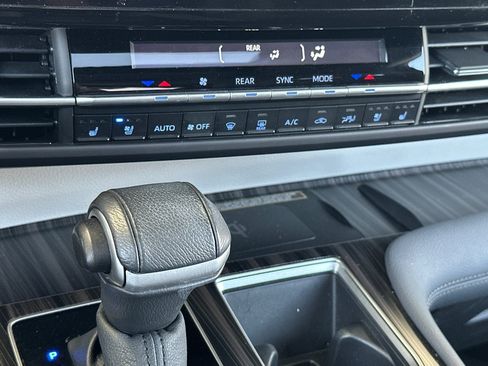 Certified 2024 Toyota Sienna Limited AWD/4WD image 22