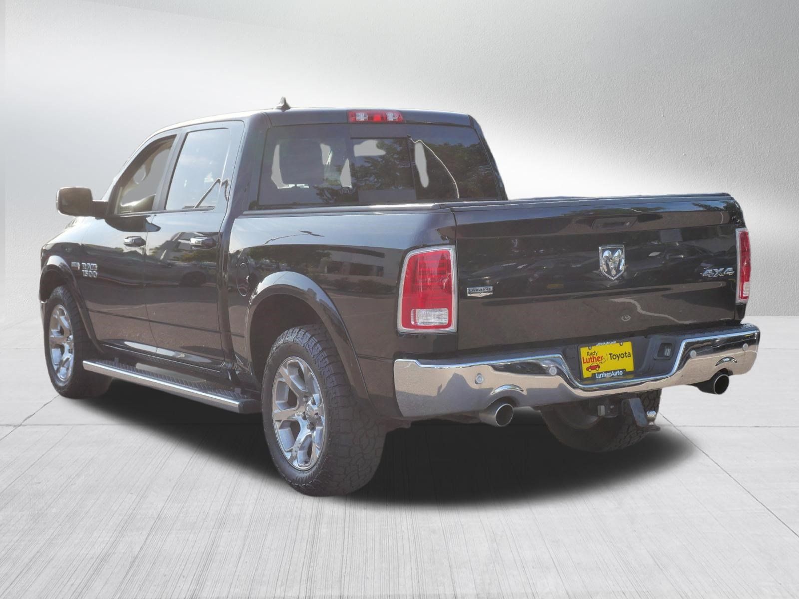 Used 2017 RAM 1500 Laramie w/ Convenience Group AWD/4WD image 5