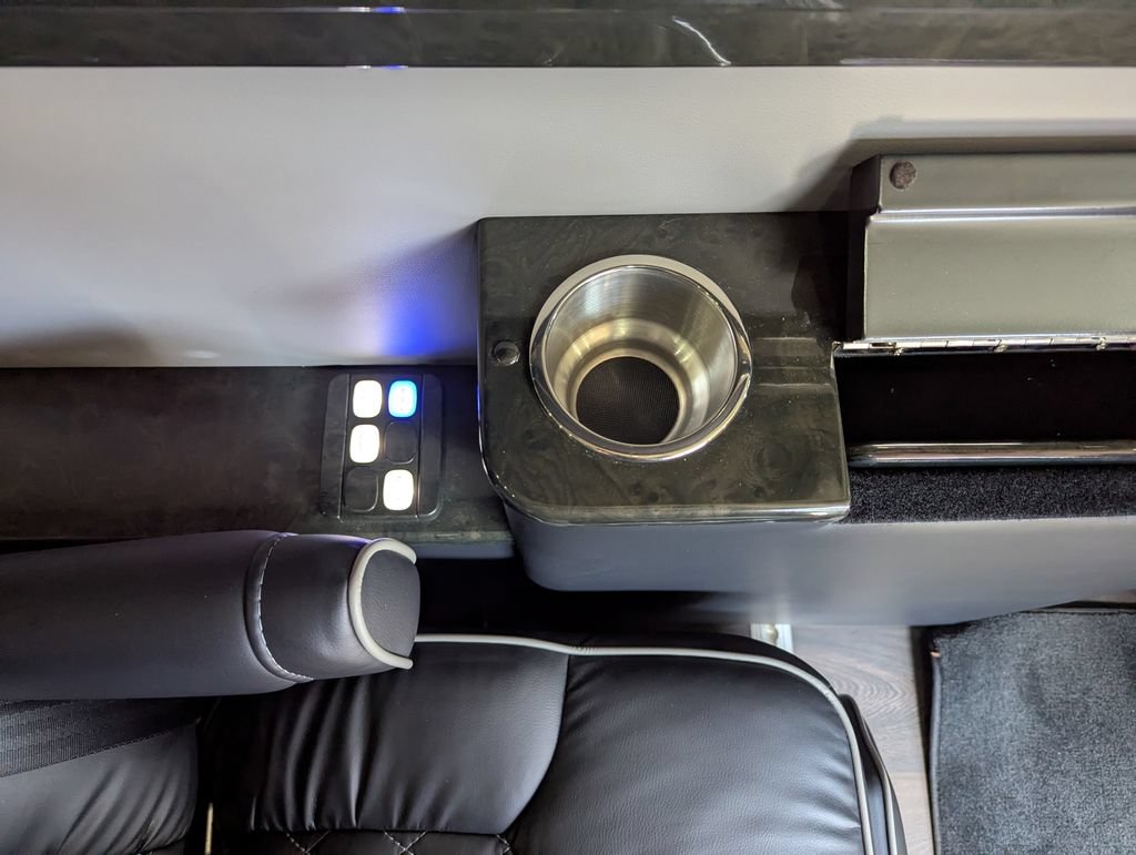 Used 2017 Mercedes-Benz Sprinter 2500 image 43