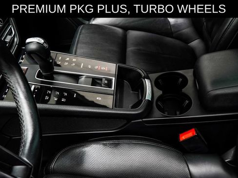 Used 2022 Porsche Macan AWD/4WD image 22