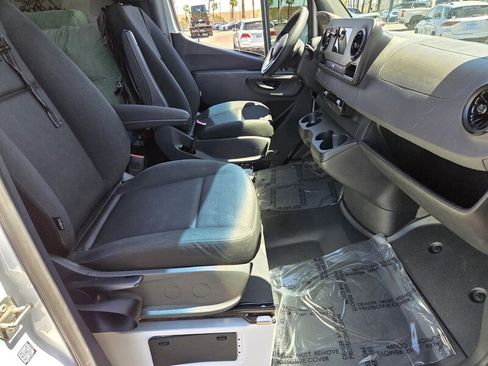 Used 2023 Mercedes-Benz Sprinter 2500 image 24